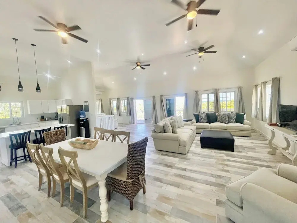 Palms Paradise: Romantic Beach House