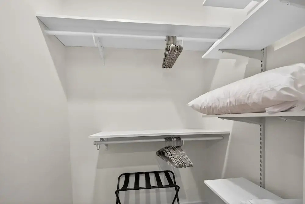 Stylish Downtown Unit With Historic Charm 2 Bedroom Apts
