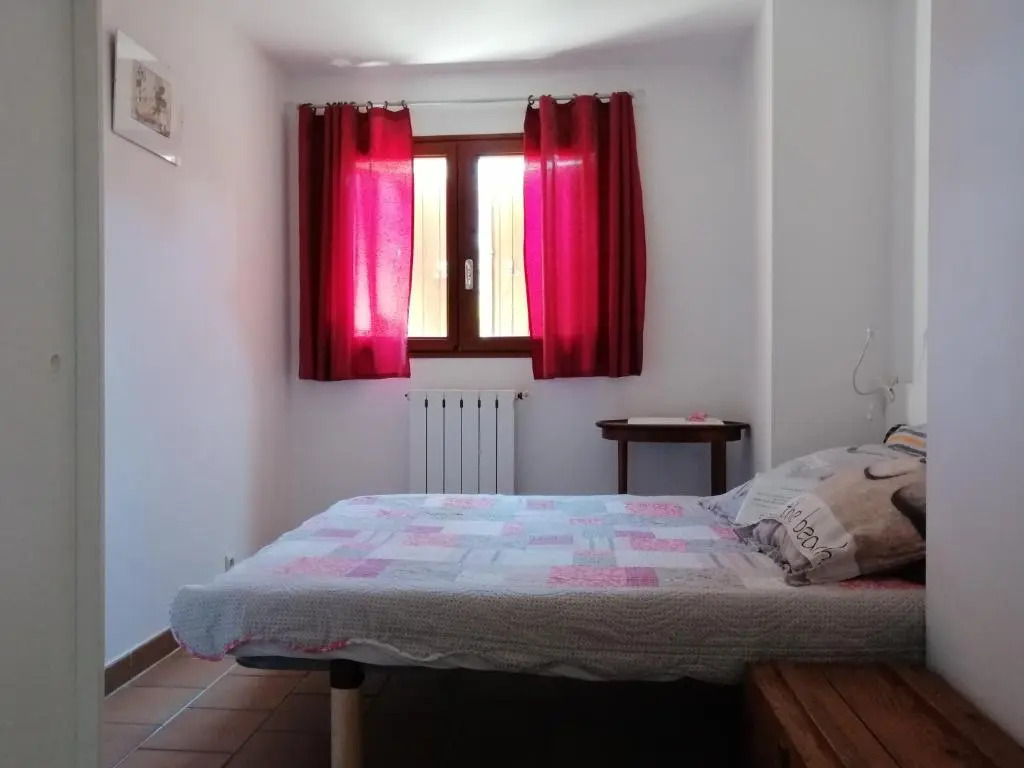 T2 36 m2, RdC de villa, clim, gd jardin clos, animx ok, quartier Mt Faron très calme, wifi, parking