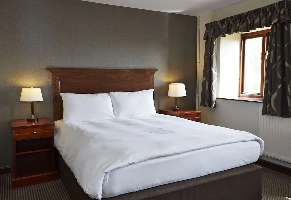 Hunters Hall Inn by Greene King Inns