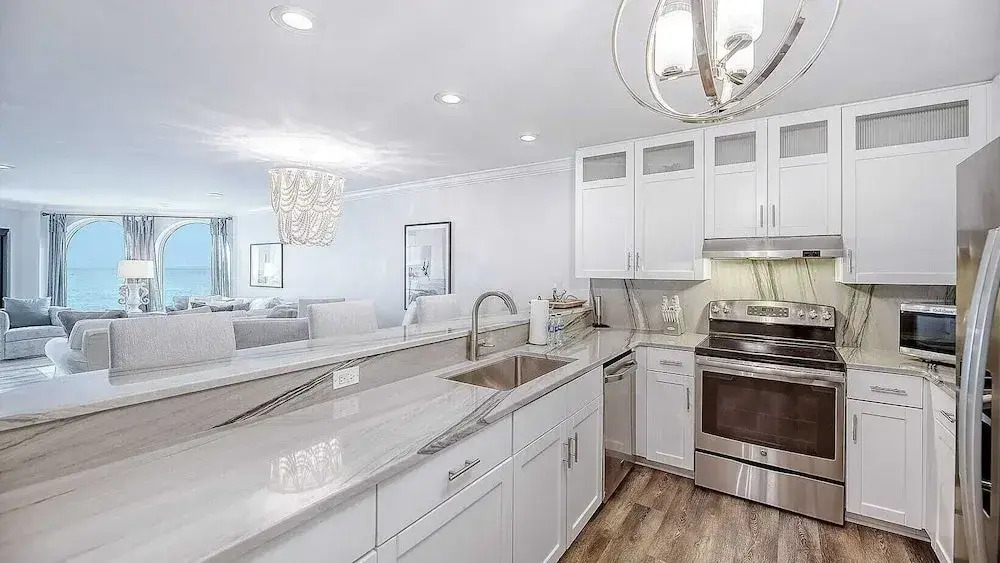 412 Seascape by Avantstay Oceanfront + Balcony