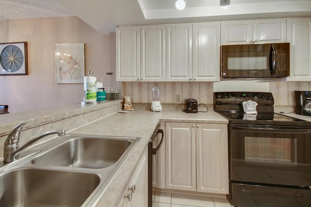 Land's End 205 Building 3 BAY Views / Private Balcony!
