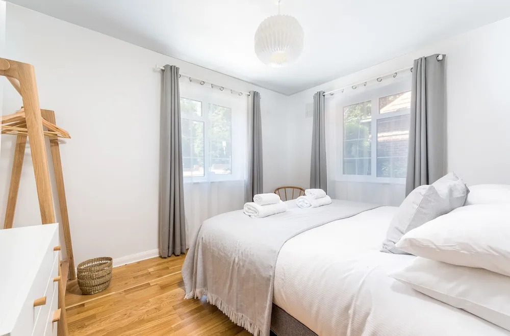 Sensational Southfields Home by King George's Park