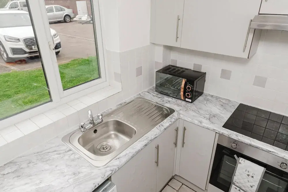 Corby - Sleeps 5 - Parking - Town Centre