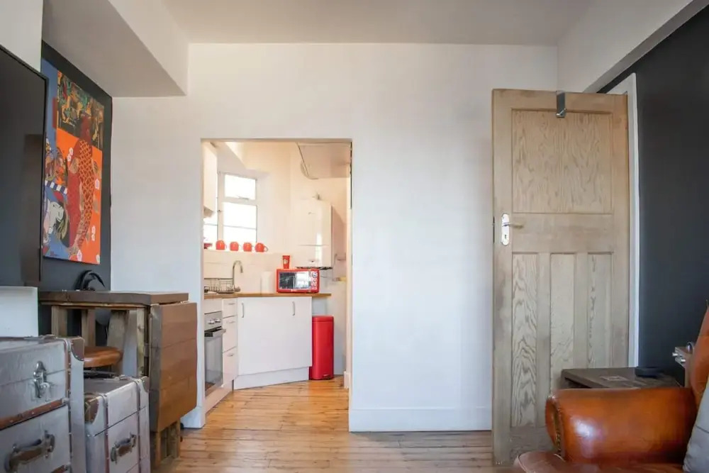 Beautifully Decorated Contemporary 2 Bedroom Flat