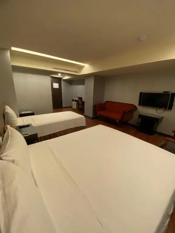 Crystal City Hotel
