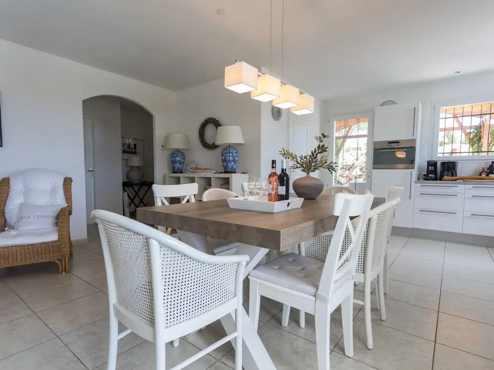 Modern villa in Camplong with private pool