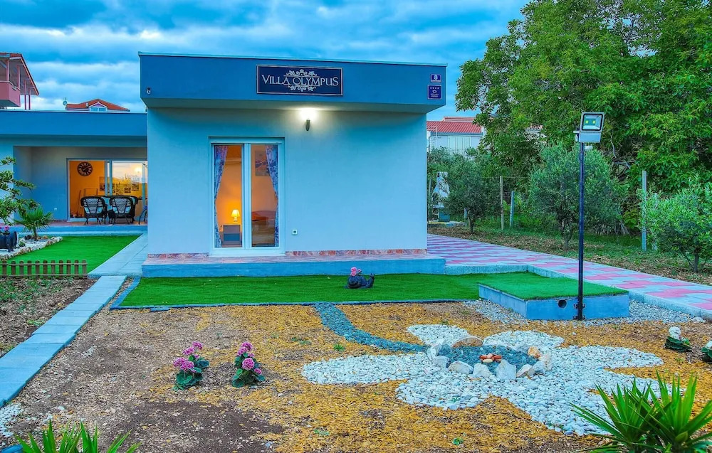 Nice Home in Kastel Stafilic With Wifi and 3 Bedrooms