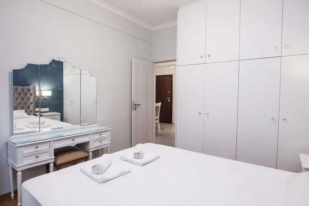 Brand new apt in Zografou