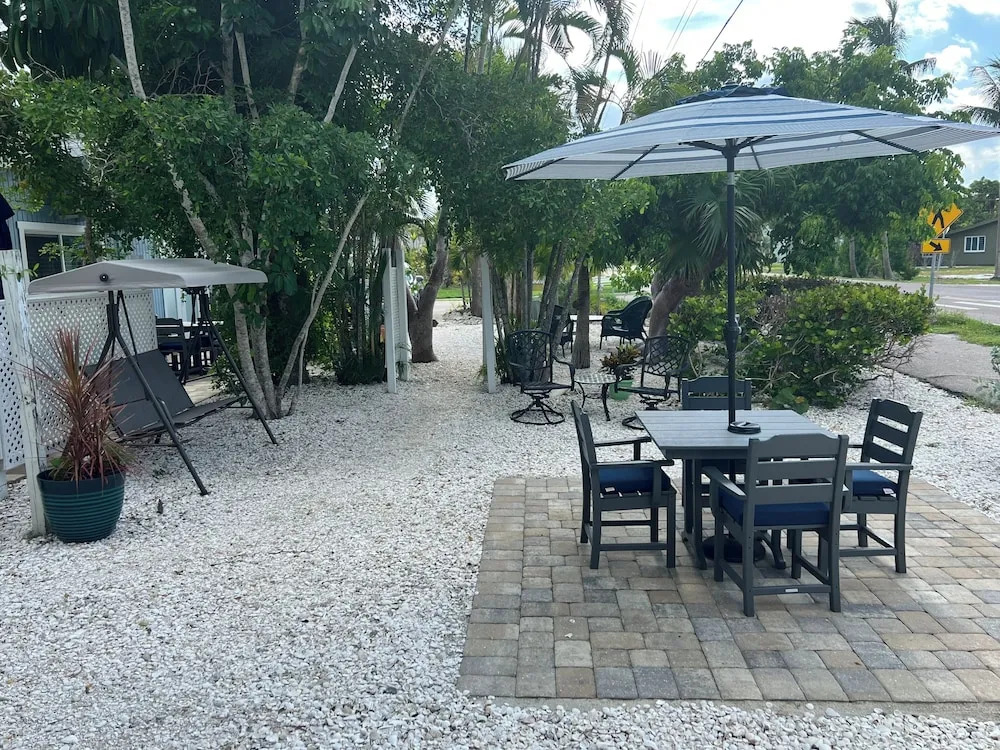 Tarpon Tale Inn