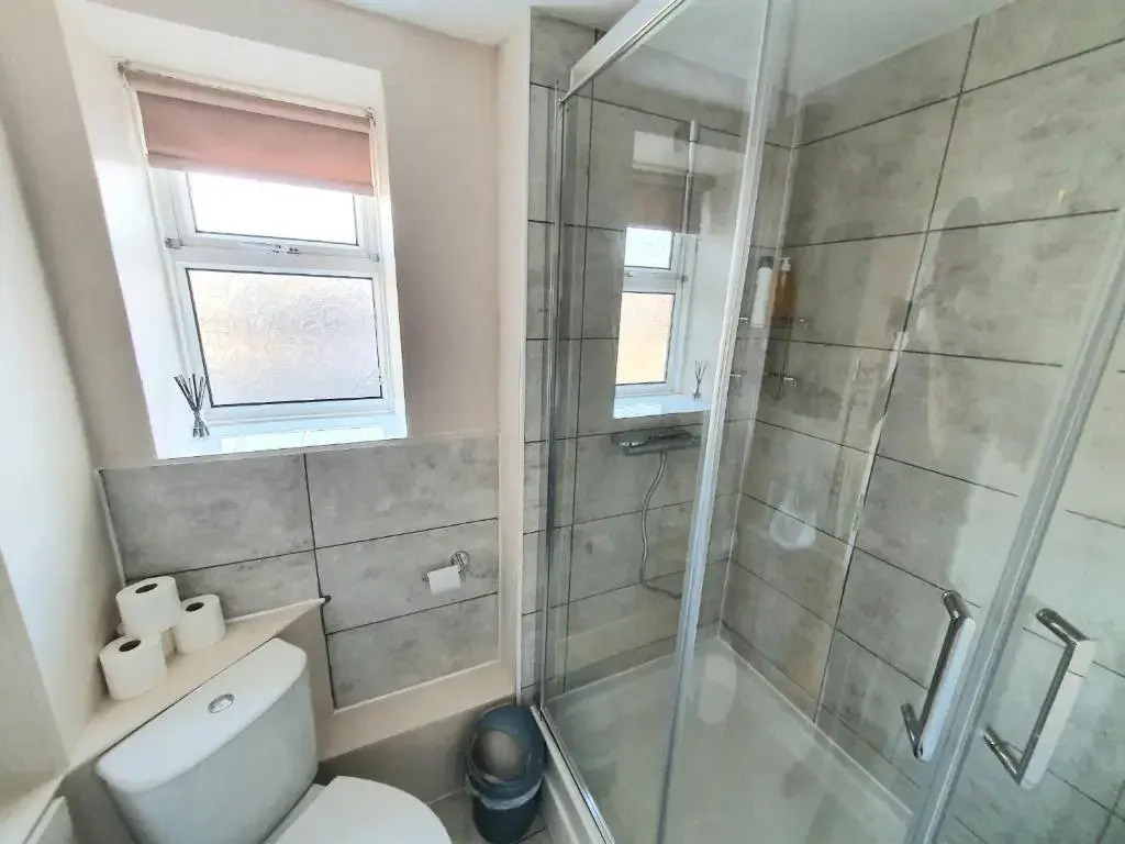 Wentworth Apartment with 2 bedrooms, Superfast Wi-Fi and private parking