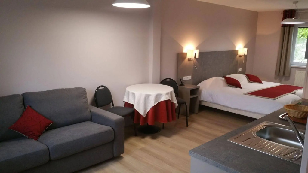 Logis - Hotel Restaurant La Sapinière
