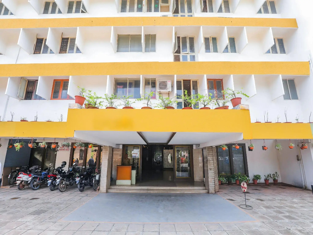 OYO 17278 Hotel Srinivas