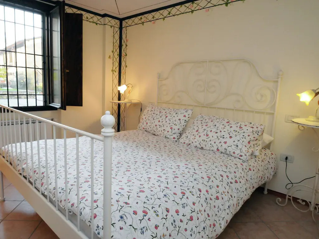 Apartment in Franciacorta with private terrace and shared pool