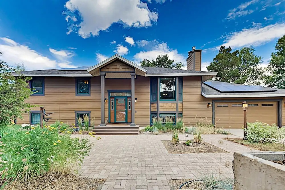 Amazing Alpine Getaway, Walk To Bus - Near Slopes 5 Bedroom Home