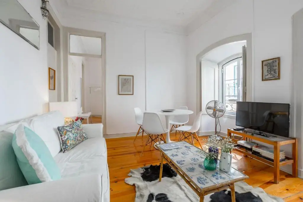 Spacious, Bright and Sunny Apartment, By TimeCooler