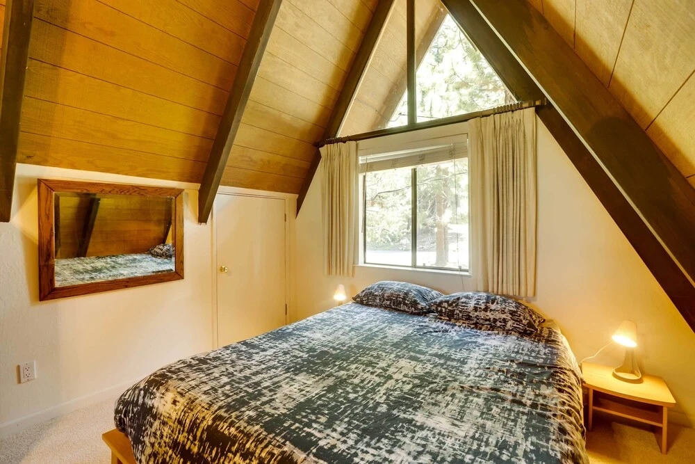 Spacious Cabin w/ Deck, < 3 Mi to Donner Lake