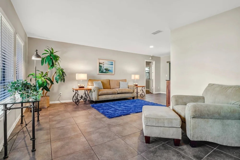 1410 SW 18th Ter