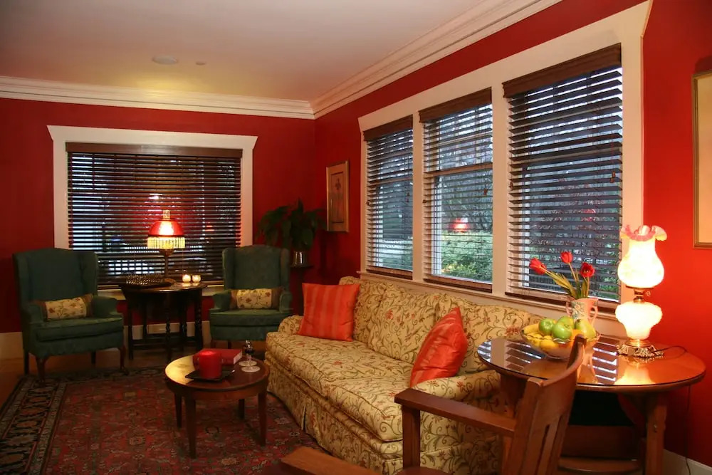 Hidden Oak Inn