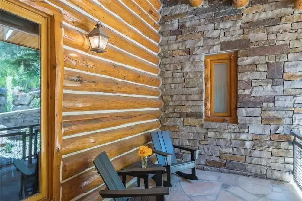 Slopeside Lodge