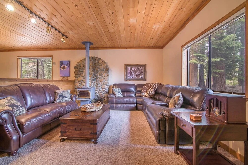Classic 3 BR / 2 BA Near Tahoe Donner Ski Area!