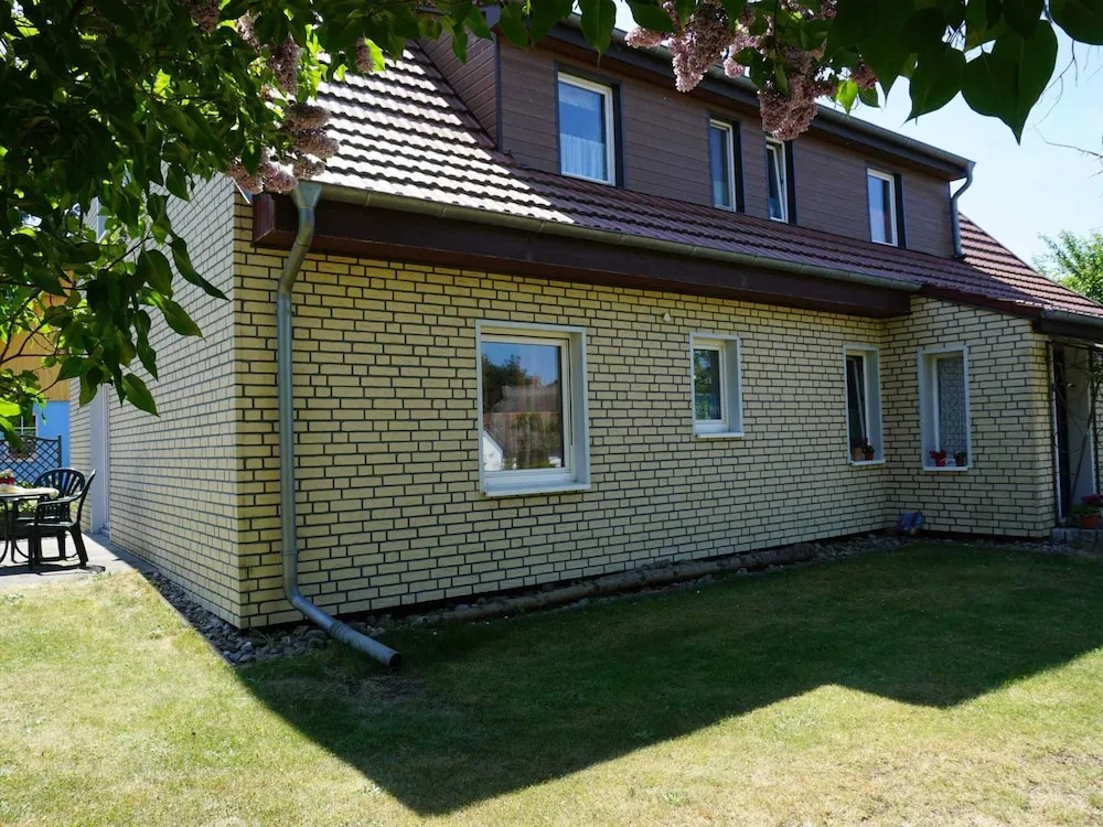 Geraeumige Ferienwohnung mit Garten