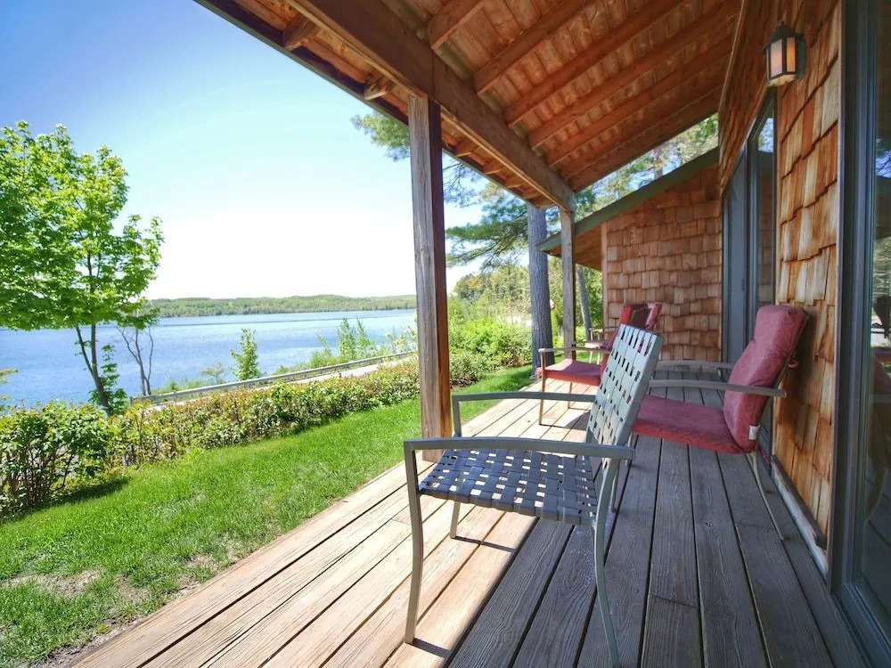 Whaleback Inn