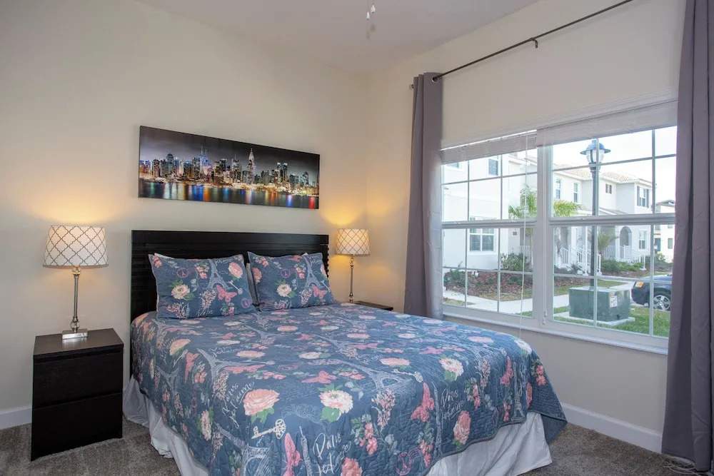 Stunning 5 Bd Home w Pool Close to Disney 4822