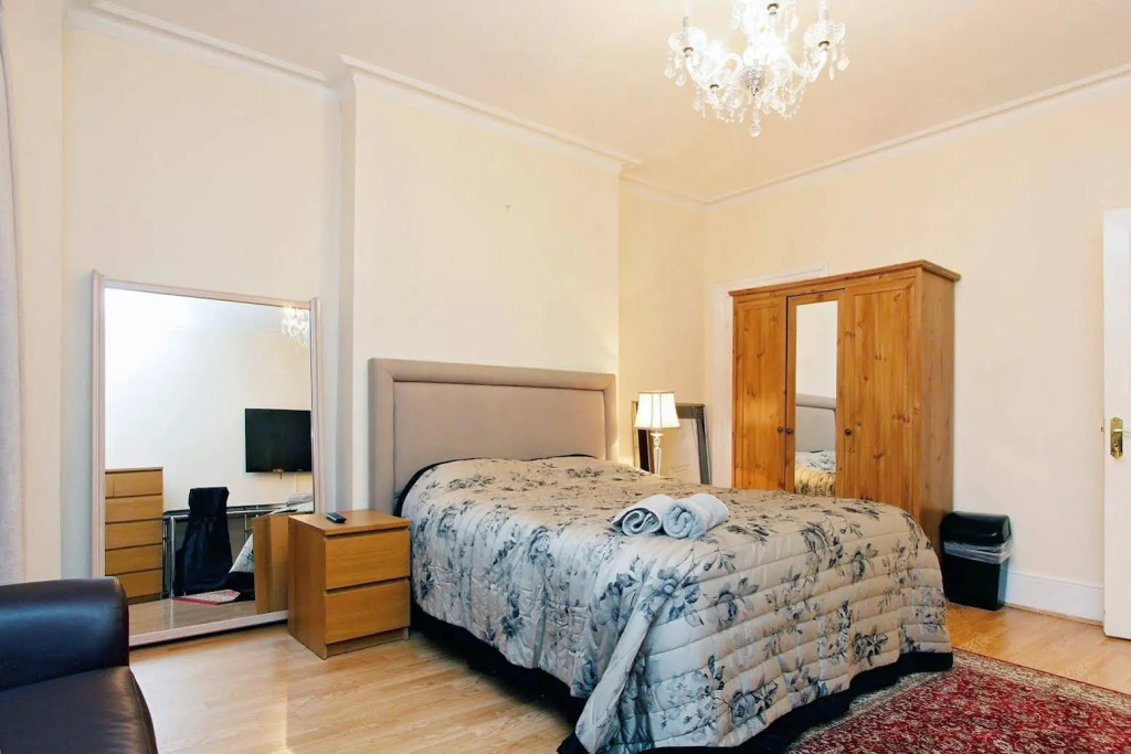 Hyde Park Rooms & Apartments