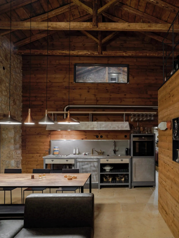 Moreas Peak Lodge