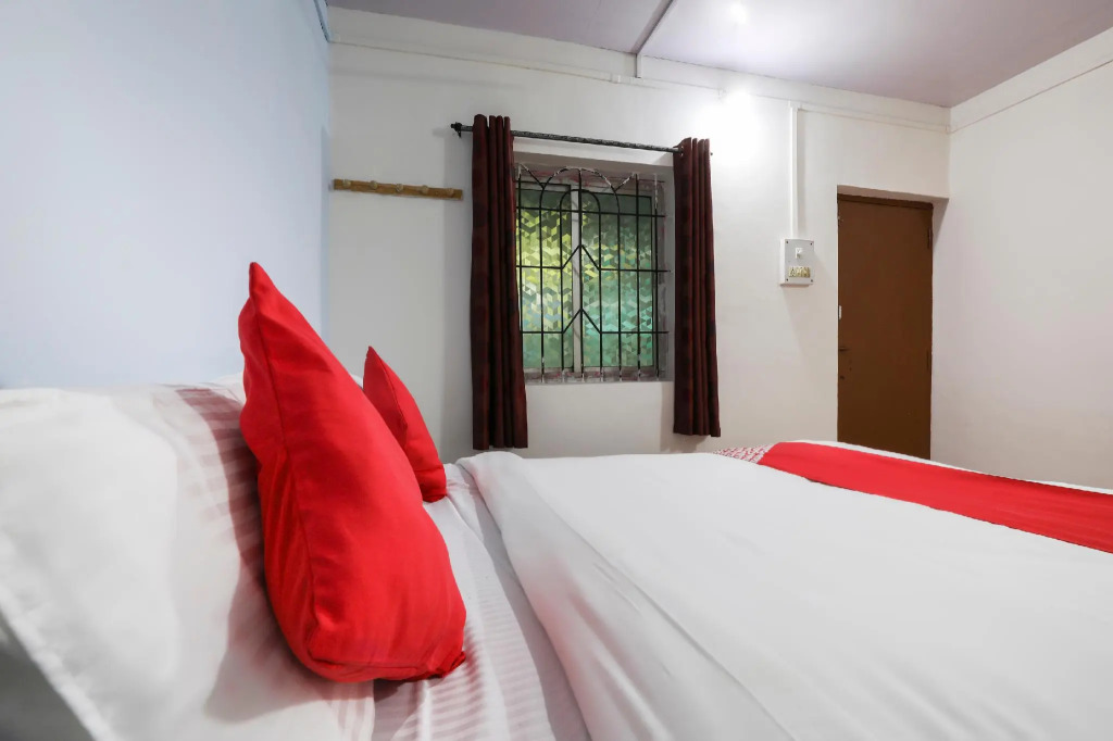 OYO Flagship 49710 Red Rose Guest House