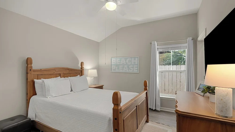 Ocean Oasis by Avantstay Block to Beach West Pcb, Pet-friendly