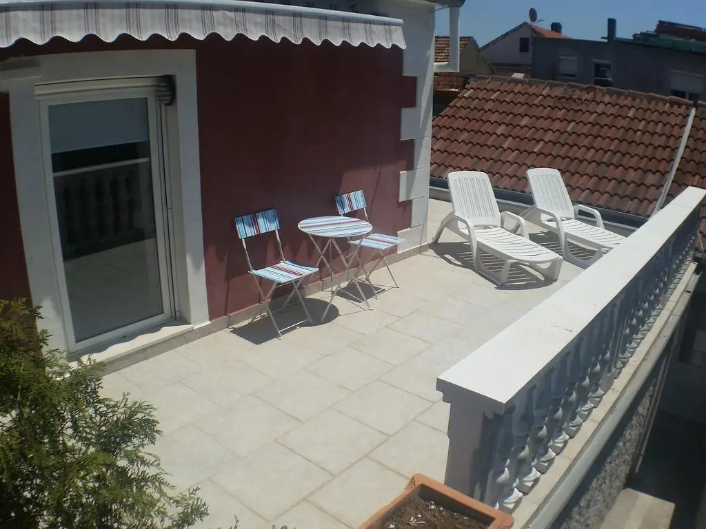 The Lazy Monkey Hostel & Apartments