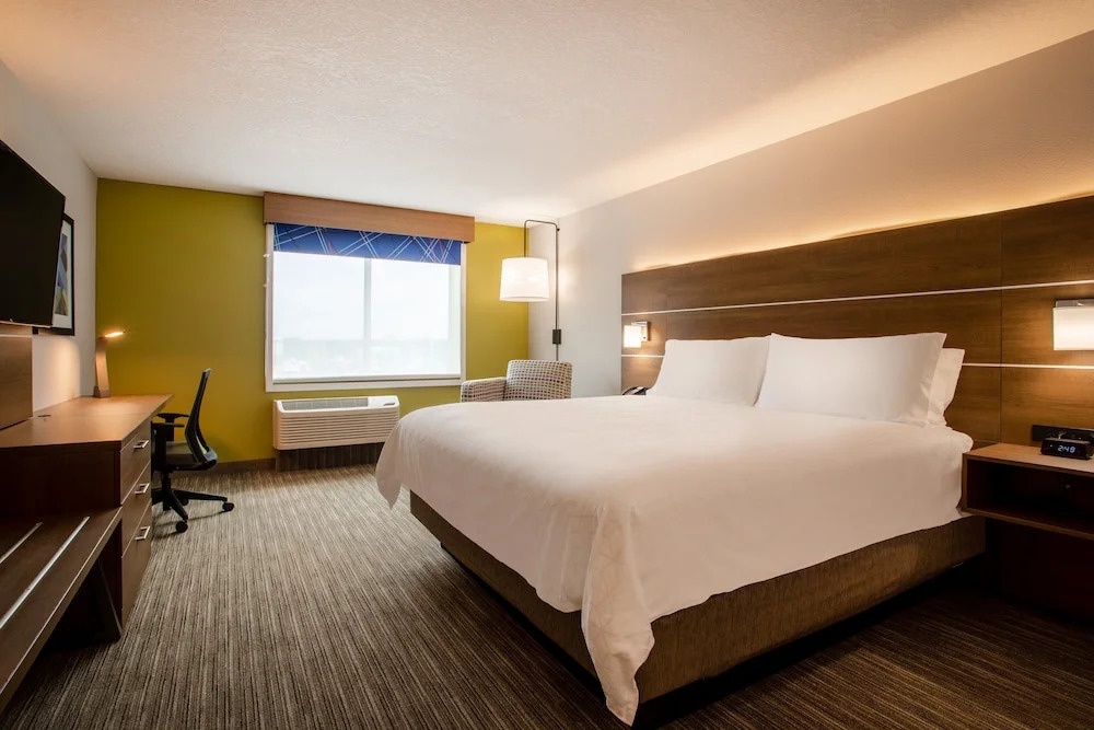 Holiday Inn Express & Suites - Deland South by IHG