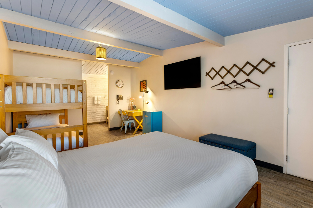 Hotel McCoy Tucson - Art, Coffee, Beer, Wine, Pool