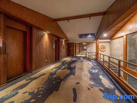 Taoshe Resort Hotel (People's Square Taoyangli Scenic Area Branch)