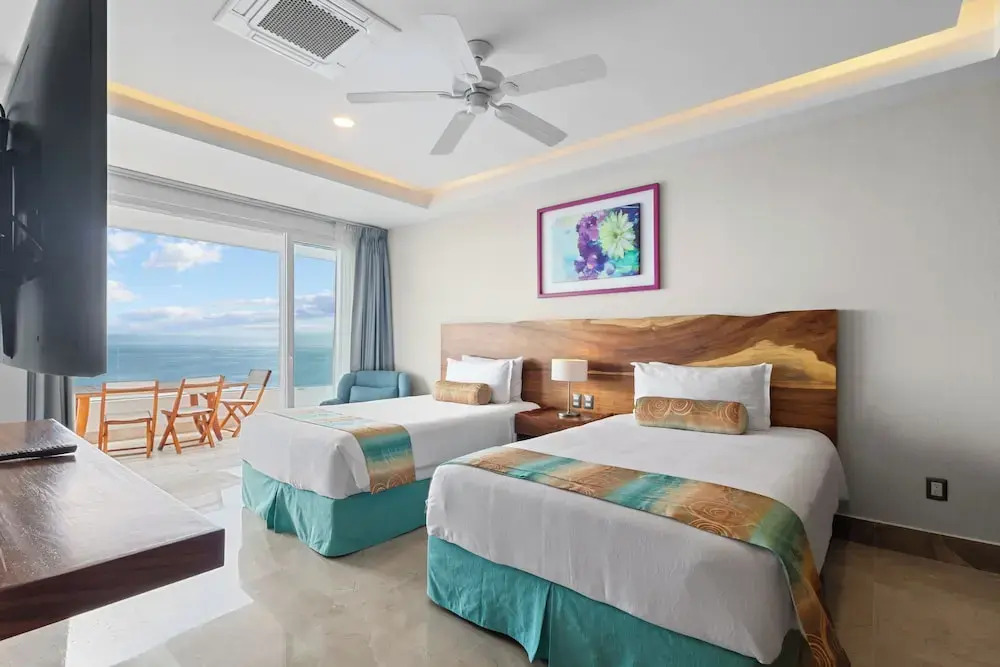 Blue Horizon Luxury Condo