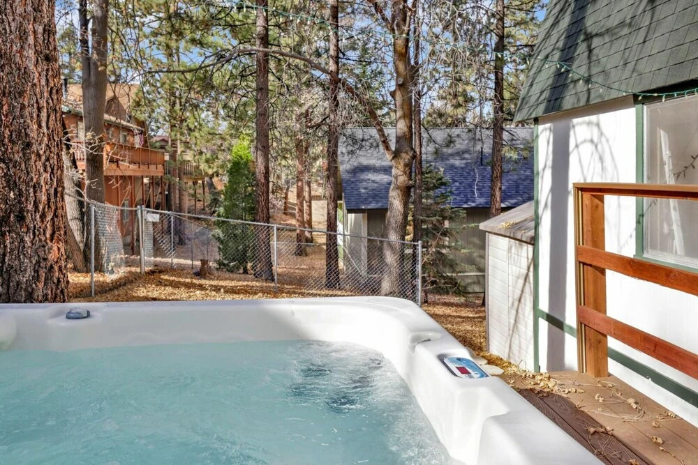 Pinewood Inn #2093 by Big Bear Vacations