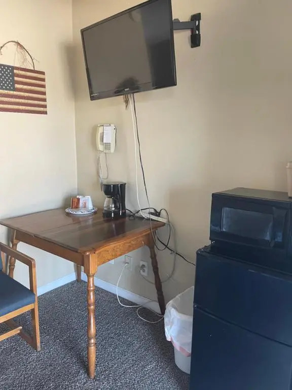 HOMETOWN INN