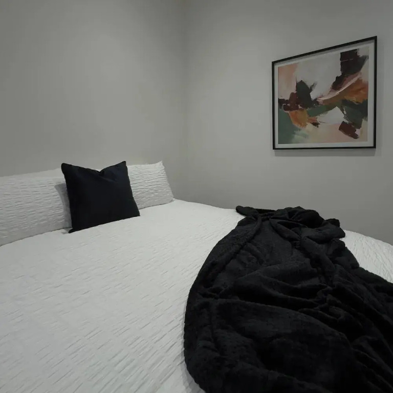 Cozy Modern Apartment on Leith Walk