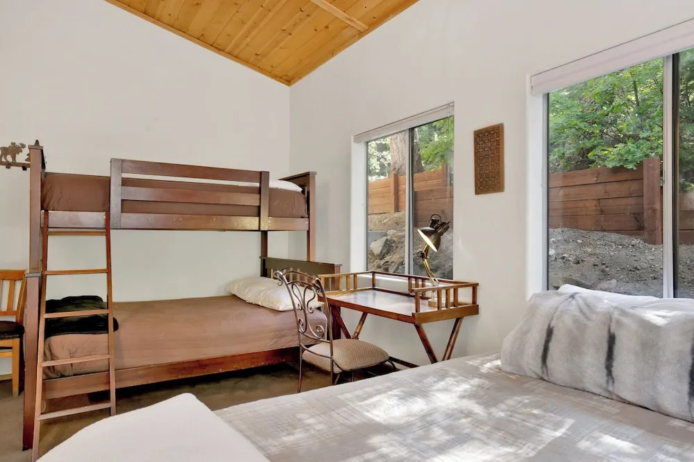 Knickerbocker Retreat #2321