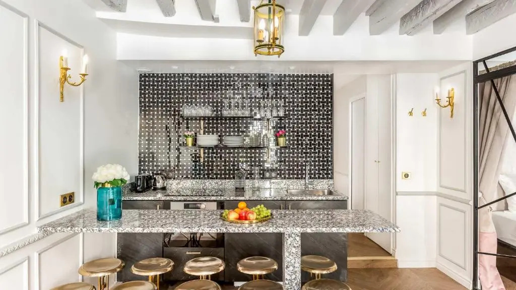 Luxury 4 bedroom 3 bathroom Aristocratic apartment - Louvre