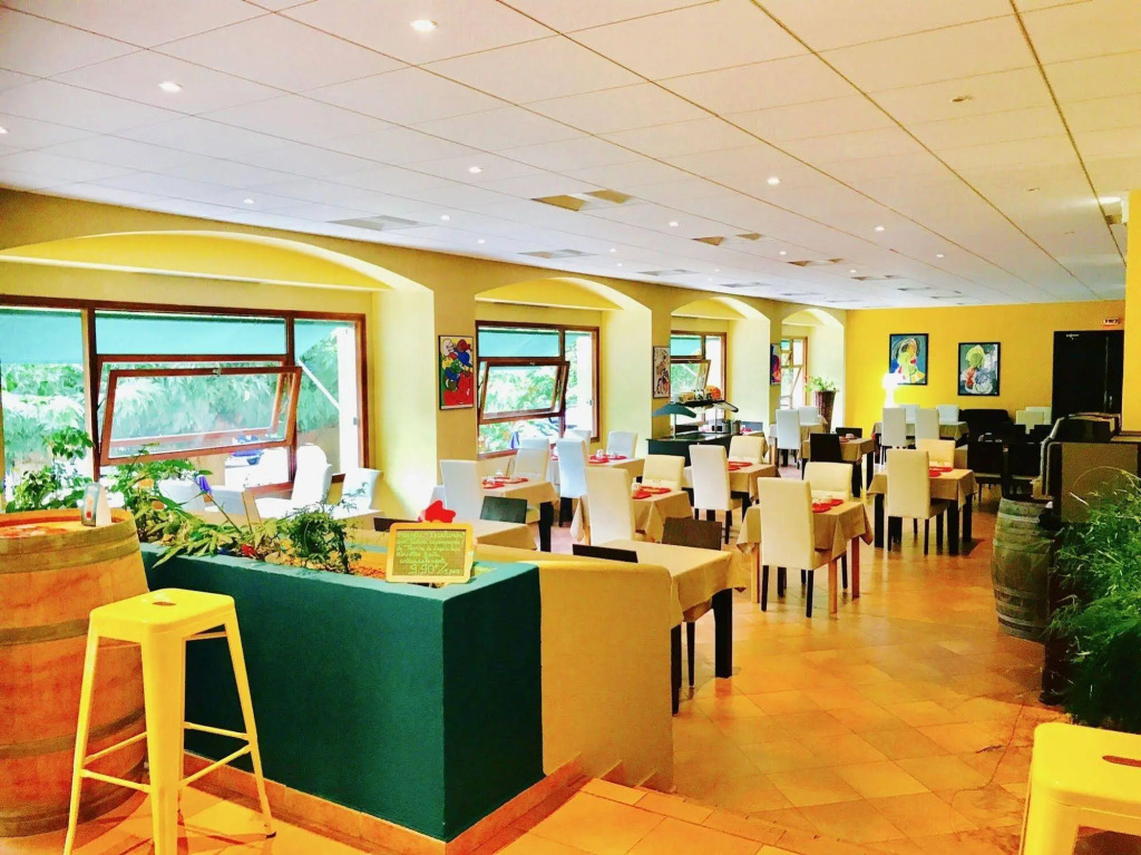 AppartHotel-Restaurant Castel Emeraude