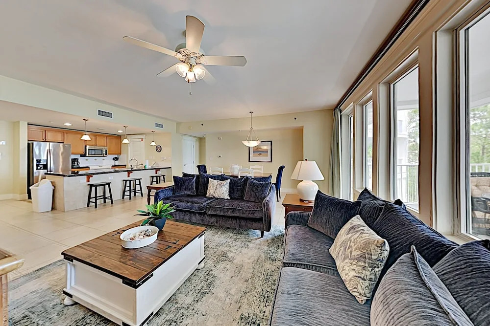New Listing! Spacious Bayside W/ Pool, Beach 3 Bedroom Condo