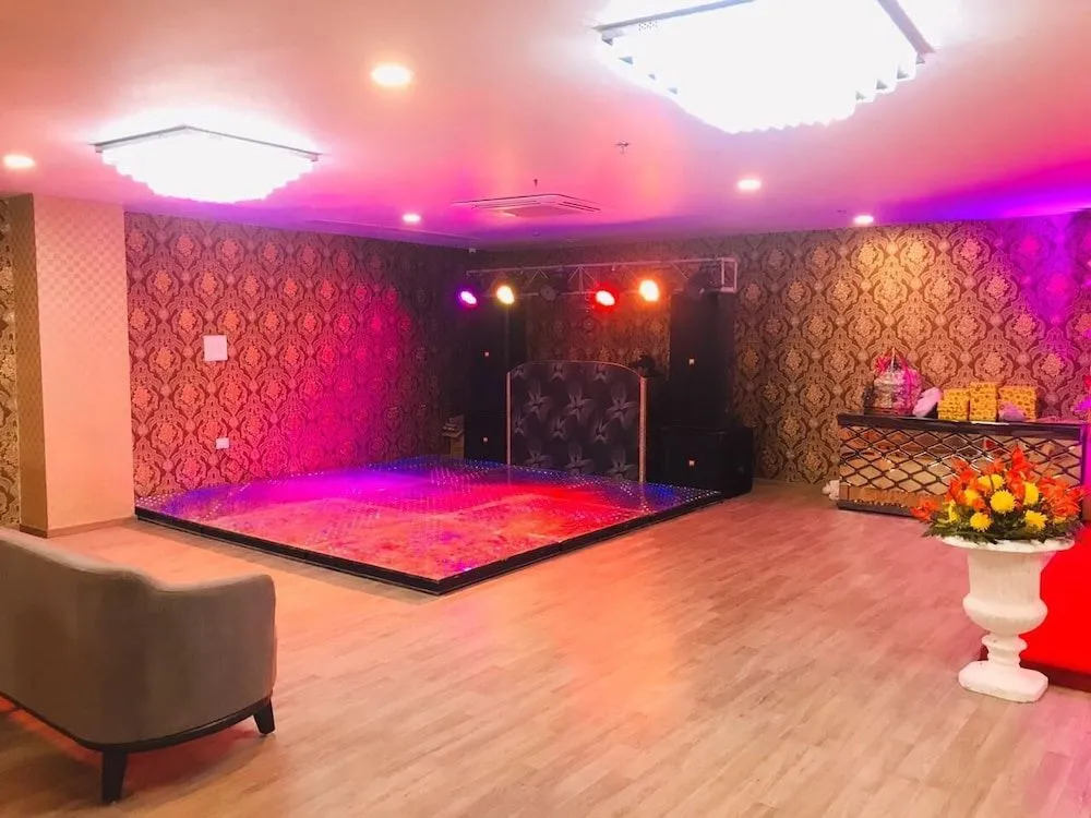 Hotel Aarkay Palace