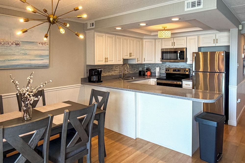 Walk to Pool & Beach! Ocean City Family Condo