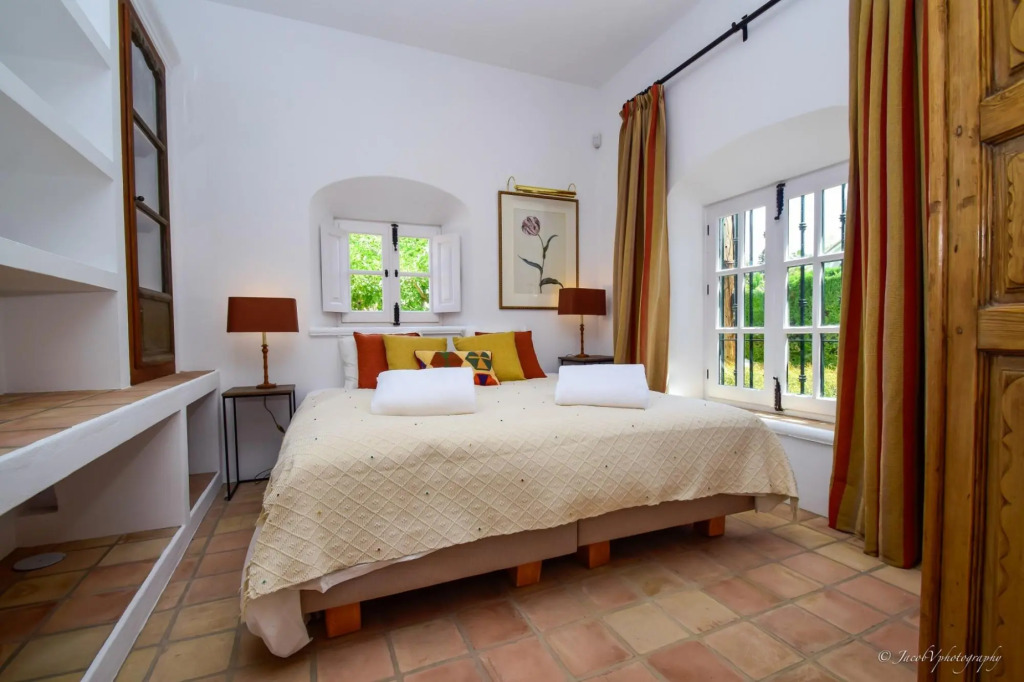 20000 - A Real Oasis In Colonial Style