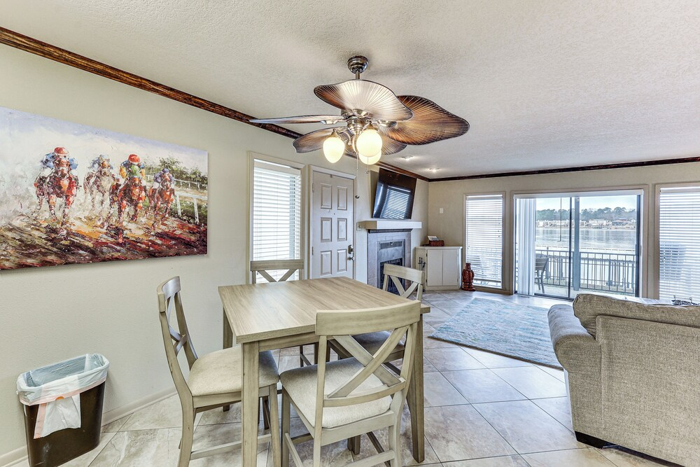 Hot Springs Condo on Lake Hamilton w/ Balcony!