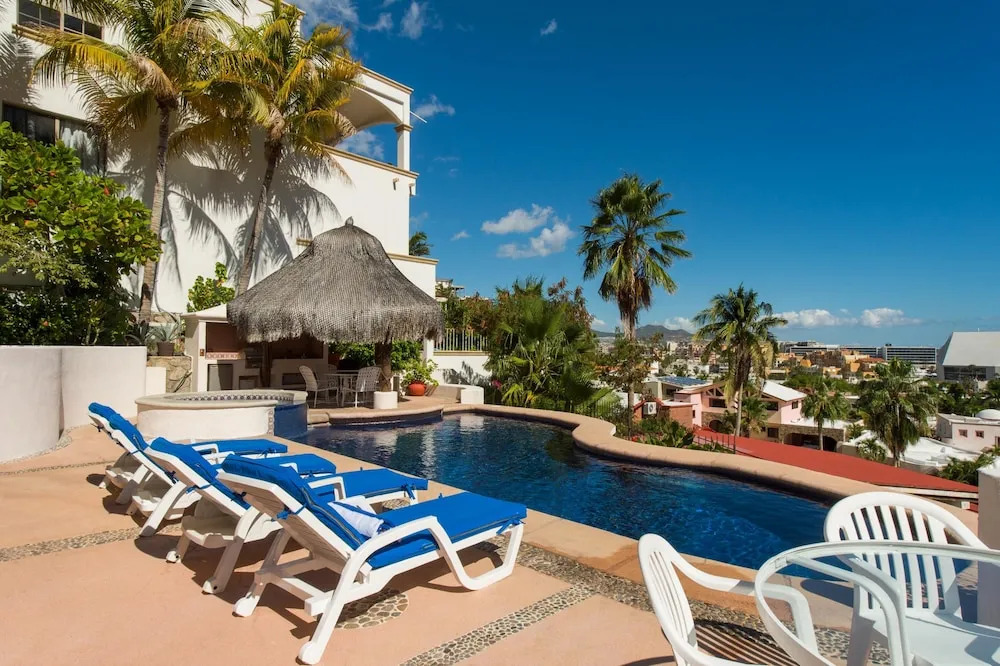 Short Walk to Downtown&Beach from Villa Serrana