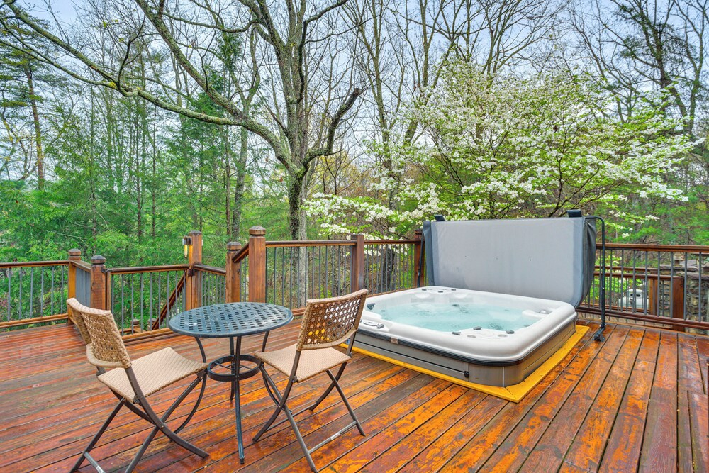 Large Dahlonega Home, Ideal for Family Gatherings!